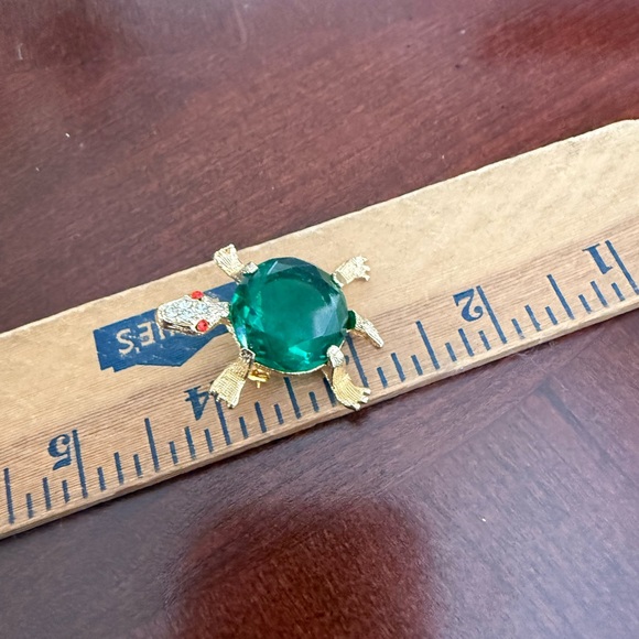 Vintage Jewelry - Vintage turtle Brooch